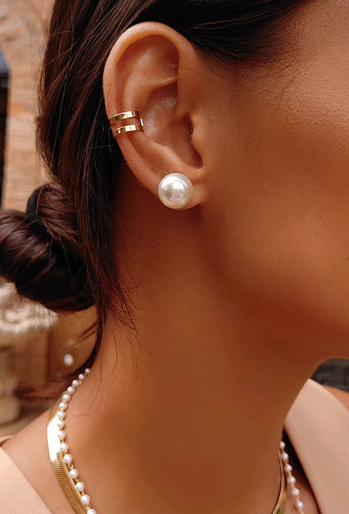 DELICATE PEARL EARRINGS