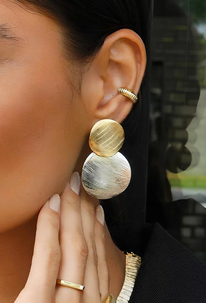 TEXTURED GOLD & RHODIUM PLATING EARRINGS