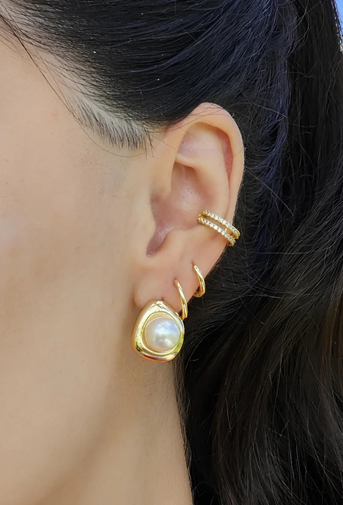 OVAL-SHAPED CLASSIC PEARL EARRINGS