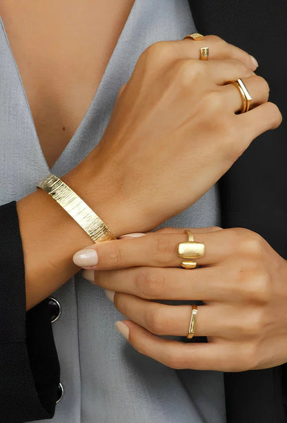 MODERN TEXTURED GOLD PLATING BRACELET